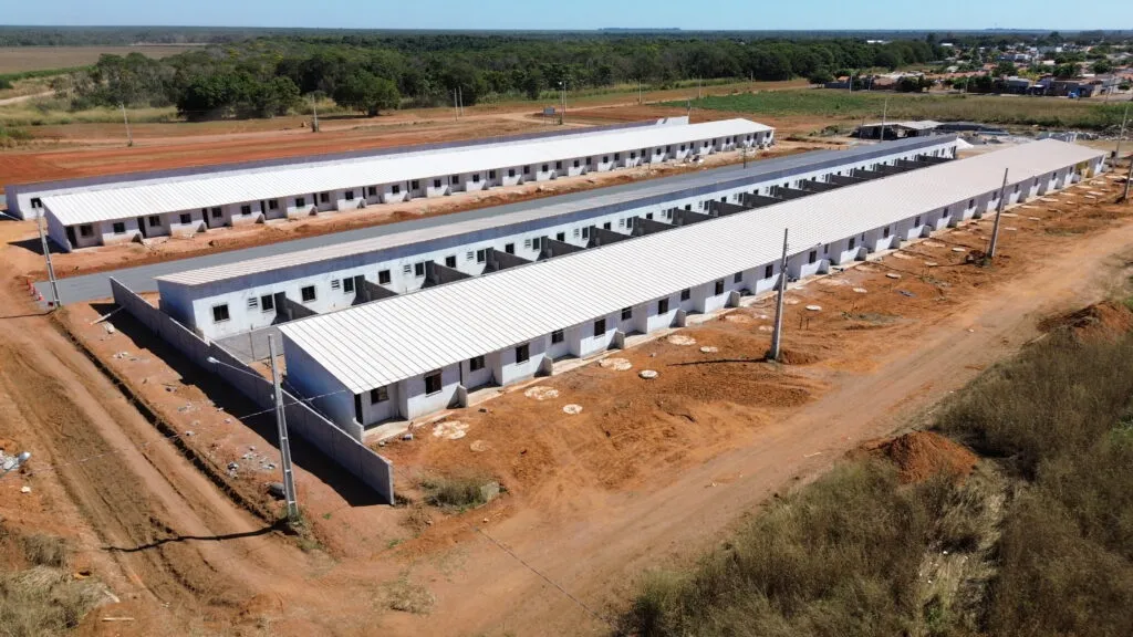 Obra das 76 casas em fase de construção