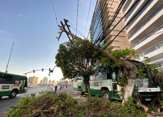 Foto acidente onibus Av CPA Cuiaba 2