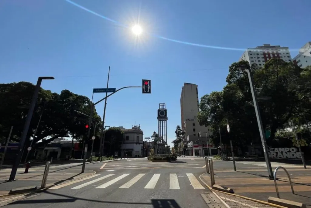 Cruzamento na rua 14 de Julho com a avenida Afonso Pena (Foto: Endrio Francescon)