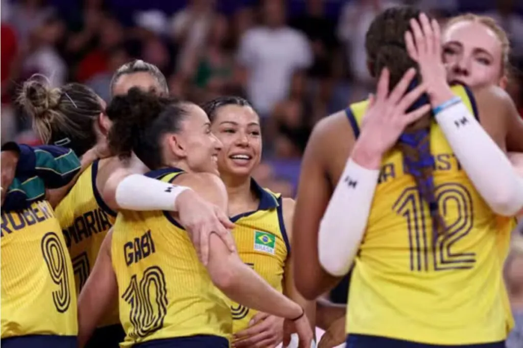 Brasil para nos Estados Unidos e vai lutar pelo bronze no vôlei