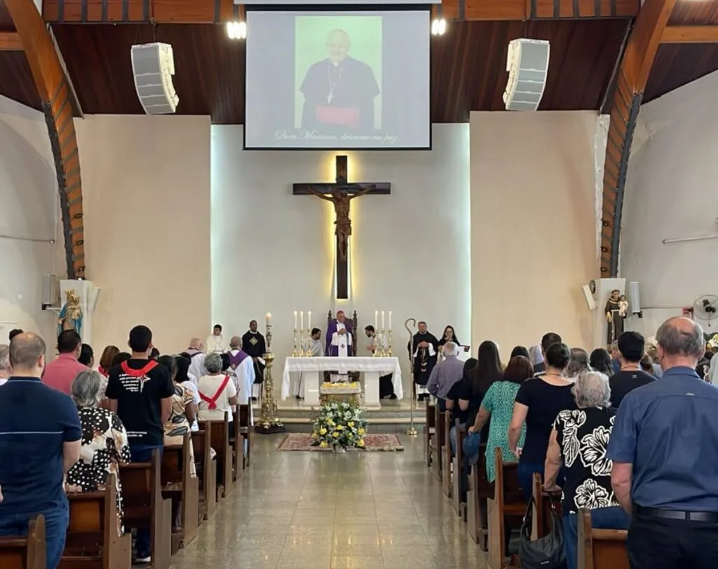 Corpo de Dom Mariano está sendo velado em Campo Grande; ele fez pedido em testamento (Foto: Endrio Francescon)