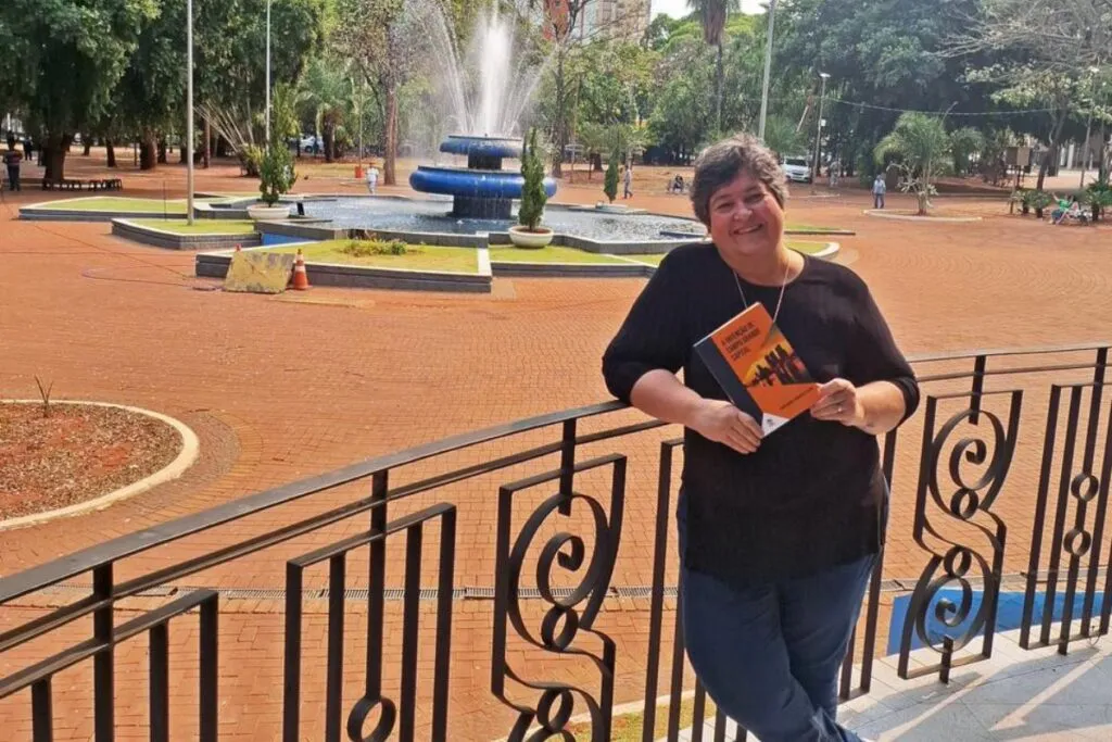 “A Invenção de Campo Grande Capital”, de Lenita Maria Rodrigues Calado.