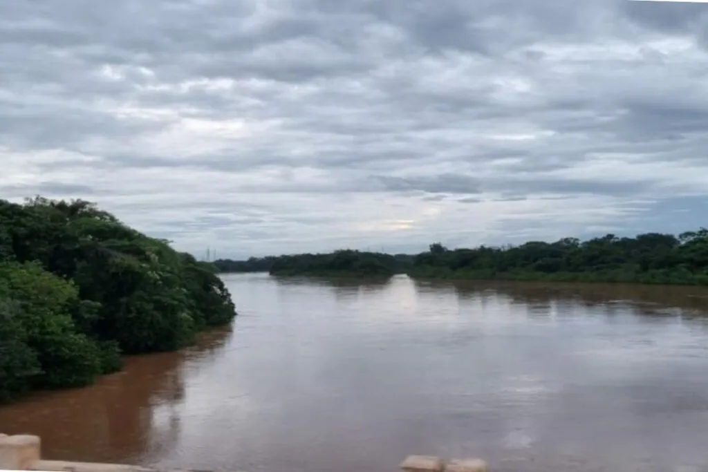 Corpo de adolescente de 16 anos foi encontrado no Rio Cuiabá. (Foto: Américo Neponuceno)