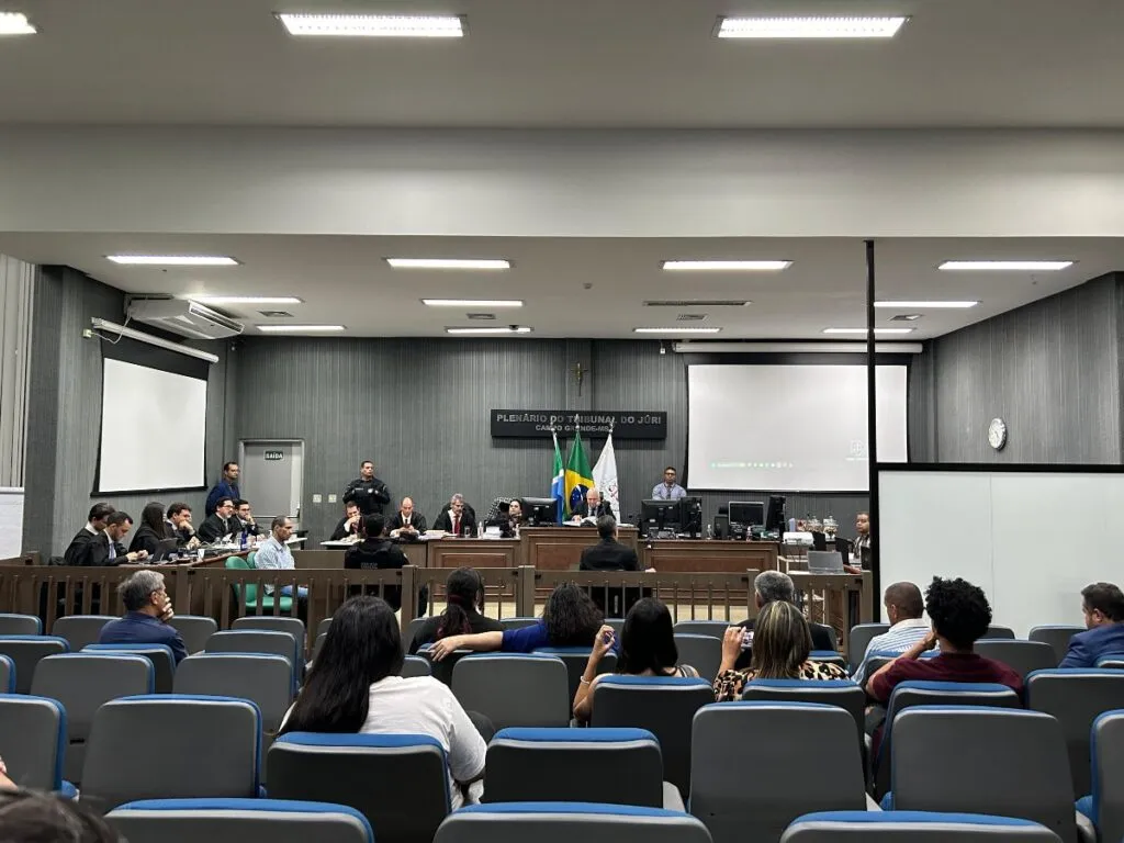 Movimentação no segundo dia de júri da Operação Omertà, caso Playboy da Mansão (Foto: Adriano Fernandes)