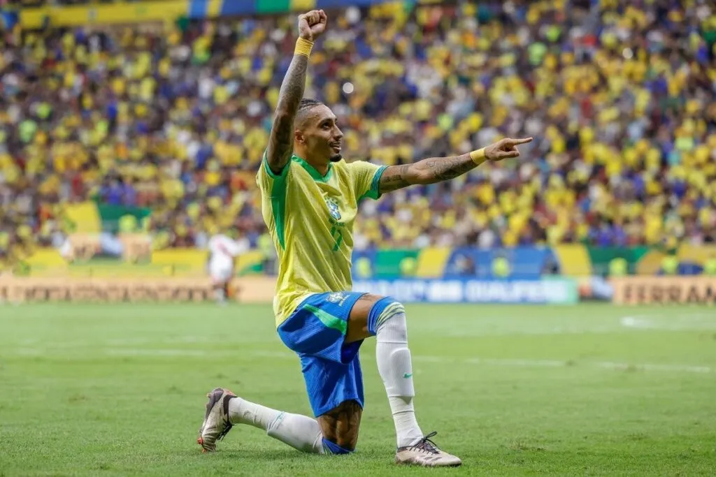 Raphinha foi decisivo no jogo do Brasil contra Peru pela 10ª rodada das Eliminatórias da Copa do Mundo de 2026 (Foto: Rafael Ribeiro/CBF)