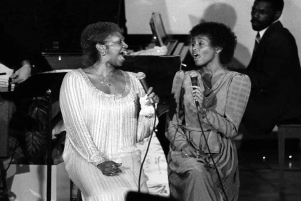 Cissy e Whitney em apresentação juntas