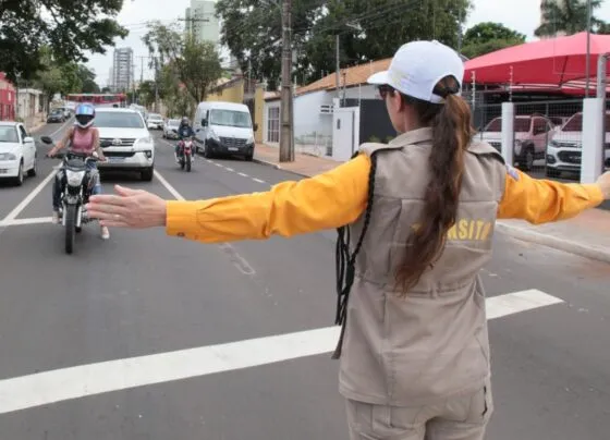 Agente de trânsito em rua de Campo Grande (Foto: Divulgação)