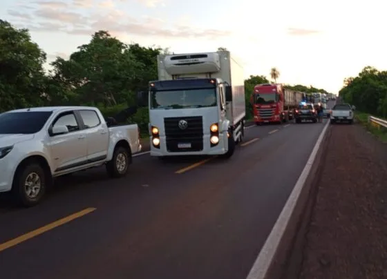 Veículos parados durante congestionamento na BR-262, próximo a Anastácio