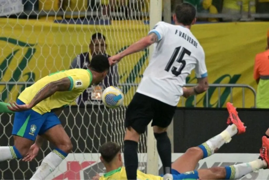 Gerson comemora gol de empate do Brasil contra Uruguai pela 12ª rodada das Eliminatórias Sul-Americanas da Copa do Mundo de 2026 (Foto: Rafael Ribeiro/CBF)