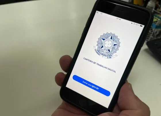Versão digital da Carteira de Trabalho; empresas ofertam diversas vagas de trabalho (Foto: Liniker Ribeiro)