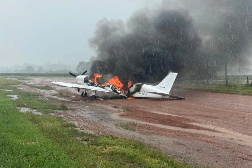 Avião estaria carregado com droga, mas polícia ainda investiga o caso