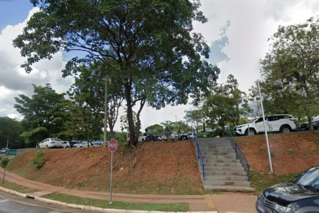 Bebê e irmão foram atropelados no estacionamento externo da ALMT em Cuiabá. (Foto: Reprodução)