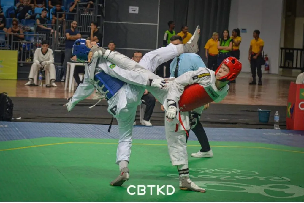 Ian Hyan Louback San Martin é campeão taekwondo e treina 7h por dia. (Foto: Confederação Brasileira de Taekwondo)