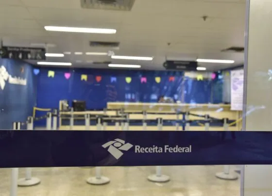 Placa na sede da Receita Federal, em Brasília -DF. (Foto: Pillar Pedreira/Agência Senado)