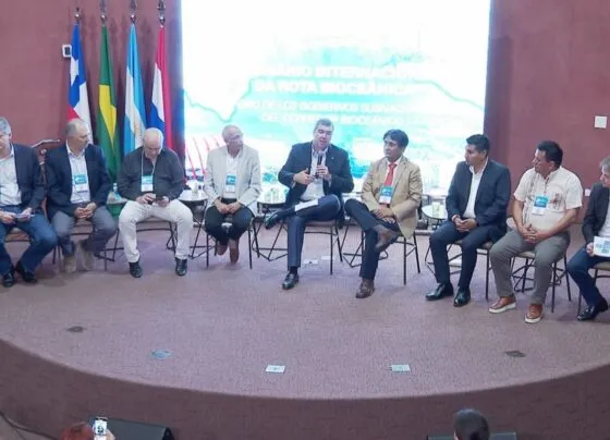 Governadores e autoridades durante entrevista coletiva no encerramento do Seminário Internacional da Rota Bioceânica, em Campo Grande (Foto: Marcus Vinnicius)