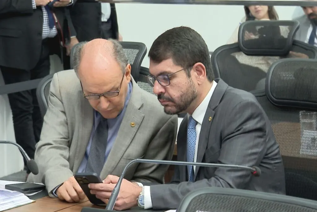 Deputados Junior Mochi (MDB) e Jamilson Name (PSDB) durante sessão da Assembleia Legislativa de MS nesta quarta-feira, 12 de março de 2025 (Foto: Marcus Vinnicius)